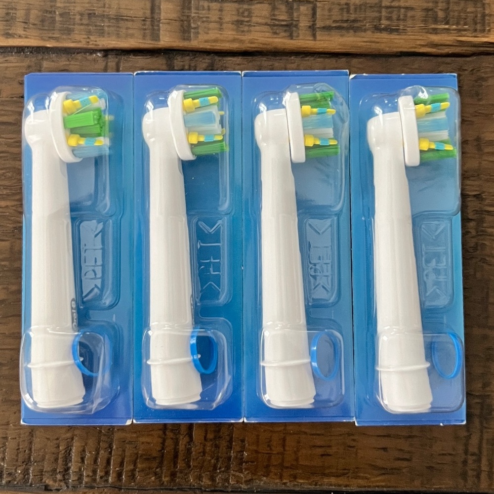 Oral-B FlossAction Electric Toothbrush Replacement Brush Heads Refills, 4 Count